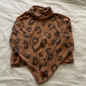 Cropped pink leopard print turtle neck top.